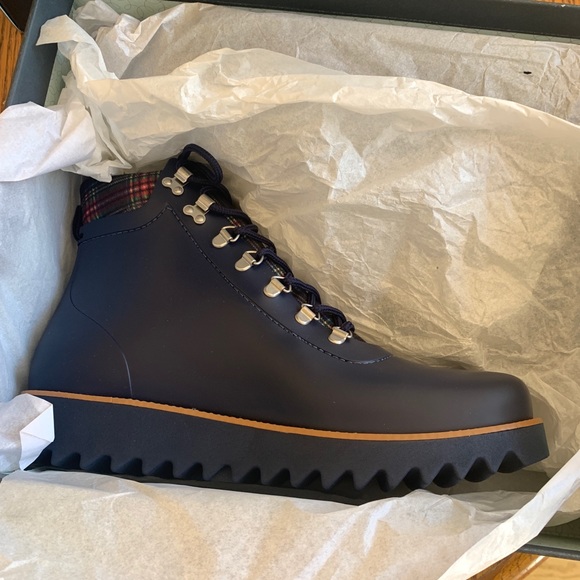 Bernardo Winnie High-Top Hiker Rain boots in navy - Picture 4 of 4
